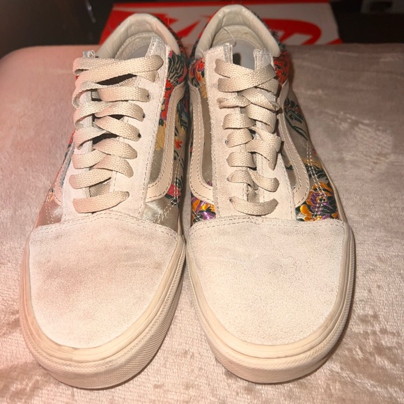 Old skool vans, barely worn women size 8 - Picture 2 of 4